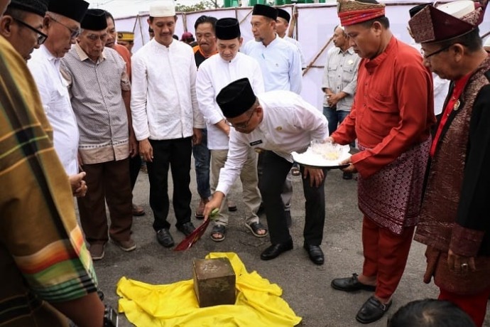 ISTIMEWA / HAR / SINGKAWANG TUGU : Panitia hias kota akan membangun ornamen kaligrafi berupa tugu Istighfar tepat di depan Masjid Raya (simpang) yang menjadi titik fokus perhatian.