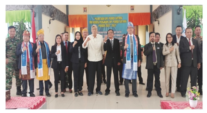 PELANTIKAN : Bupati Sintang, Jarot Winarno menghadiri acara pelantikan pengurus Dewan Pimpinan Cabang (DPC) Perhimpunan Advokat Indonesia (Peradi) Sintang dan Komisi Pengawas DPC Peradi Sintang periode 2022-2027.