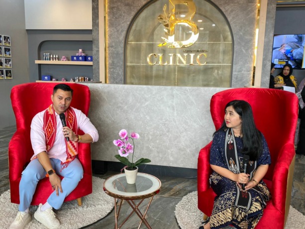 Peresmian B Clinic cabang ke 18 di Pontianak menghadirkan Anjasmara sebagai Brand Ambassador. foto Shando Safela