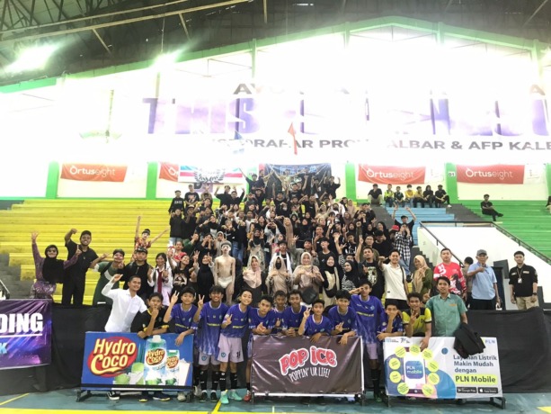 IST JUARA: SMPN 13 Pontianak meraih juara II Turnamen Futsal yang digelar Panglima Pro pada final yang berlangsung di Gor Pangsuma, Minggu (19/3).