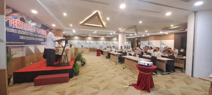 Kepala Dinas Kesehatan Provinsi Kalbar,  drg. Hary Agung Tjahyadi, M.Kes saat memberikan pengarahan dalam Pertemuan Evaluasi  Promosi Kesehatan di Kalbar. (IST)