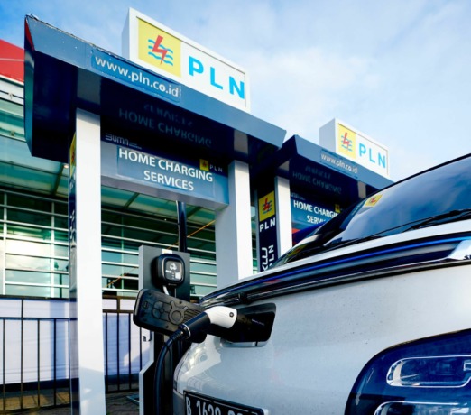 SPKLU: sebanyak 616 unit Stasiun Pengisian Kendaraan Listrik Umum (SPKLU) sudah tersedia untuk dimanfaatkan oleh pemilik mobil listrik dan sebanyak 1.056 unit Stasiun Penukaran Baterai Kendaraan Listrik Umum (SPBKLU) sudah tersedia di seluruh Indonesia un