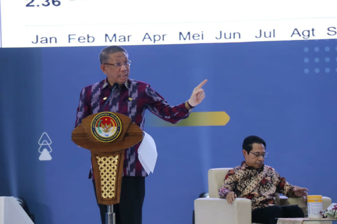 BIRO ADPIM KALBAR FOR PONTIANAK POST PEMBICARA : Gubernur Sutarmidji saat menjadi pembicara stadium general, Dies Natalis ke-67 IPDN Jatinangor.