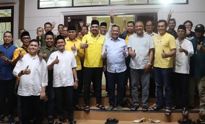 RAMAH TAMAH: Anggota DPR-RI, Maman Abdurahman, saat melaksanakan ramah tamah ke Mess Pemkab Bengkayang, di sela-sela kunjungannya, kemarin malam. DISKOMINFO FOR PONTIANAK POST