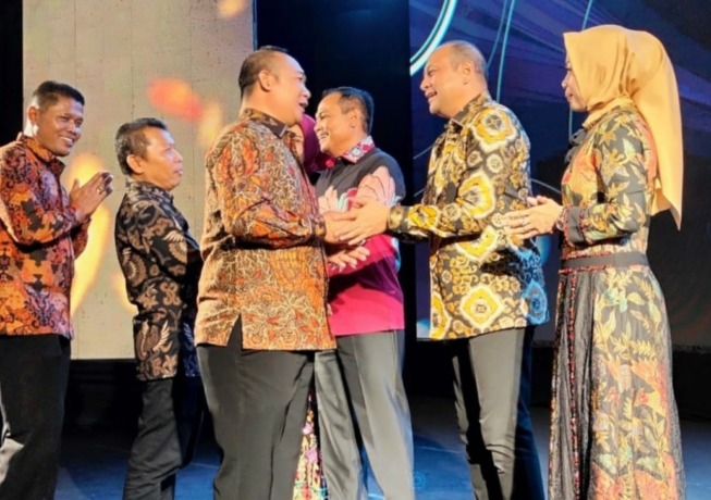 KENAL PALIT: Sekda Ketapang, Alexander Wilyo, menghadiri kenal pamit Kapolda Kalbar, Sabtu (1/4) malam. (IST)