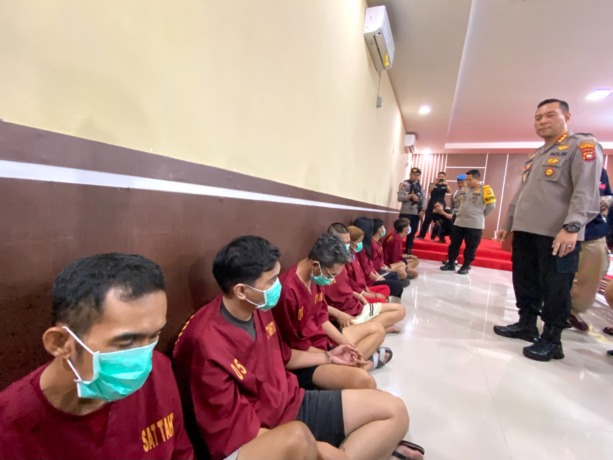 KONFERENSI PERS: Polresta Pontianak menggelar konferensi pers terkait hasil operasi Pekat Kapuas 2023 yang berhasil diungkap oleh Polresta Pontianak, Rabu (5/4). (MEIDY KHADAFI/PONTIANAKPOST)