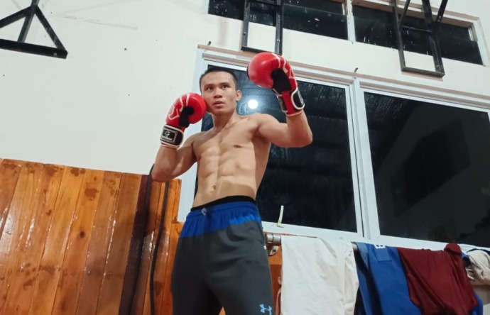 WUJUDKAN MIMPI: Praka Hiyar Ismansyah terus mengasah kemampuan dengan berlatih dan berlatih, demi bisa mewujudkan impian jadi atlet tinju profesional. IST