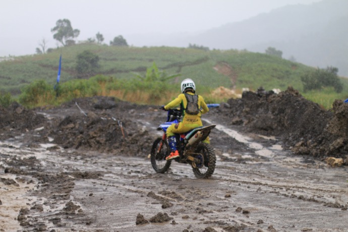 Keseruan Shell bLU cRU Yamaha Enduro Challenge 2022 di Bogor Jawa Barat.