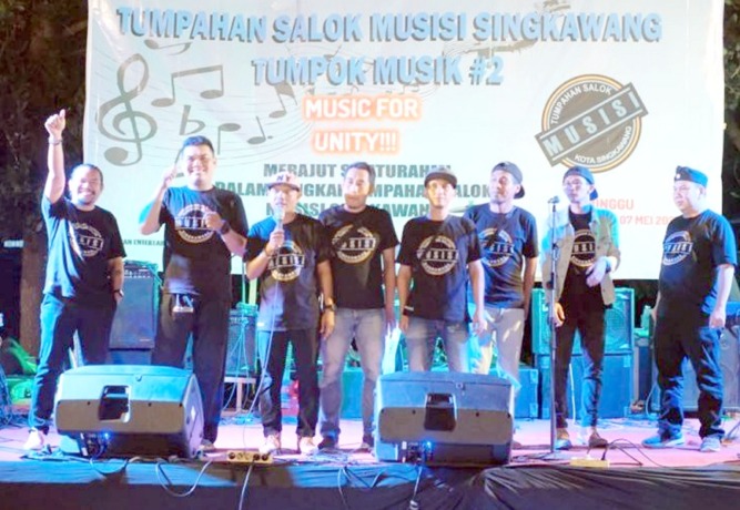 BAND: Belasan grup band Singkawang unjuk kebolehan pada acara Tumpahan Salok Musisi Singkawang II. IST/ HAR/SINGKAWANG