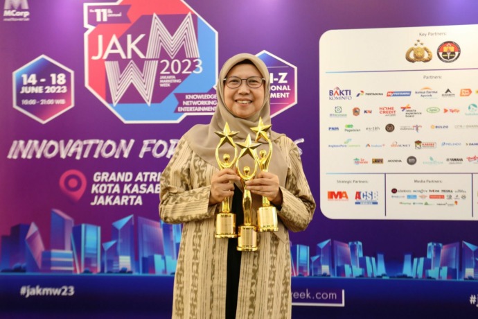 PLN dinobatkan sebagai Best of The Best kategori perusahaan BUMN.