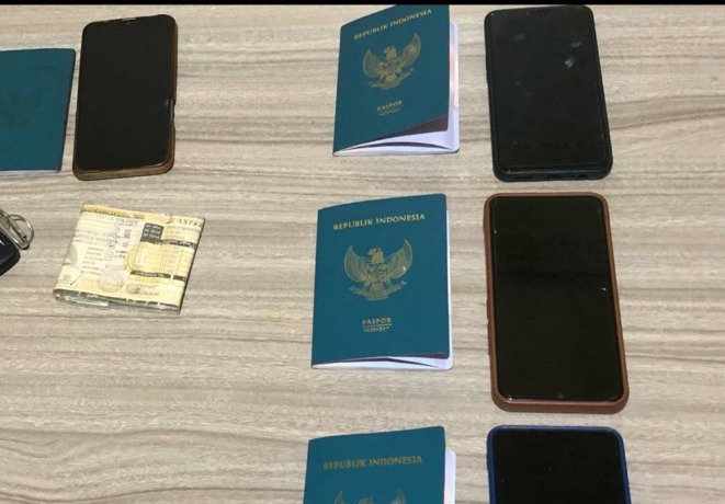 Paspor milik tiga PMI asal Lampung yang diamankan Polres Sambas.
