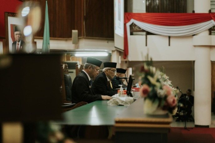 Dewan Perwakilan Rakyat Daerah (DPRD) Provinsi Kalimantan Barat secara resmi mengumumkan pemberhentian Gubernur Sutarmidji dan Wakil Gubernur Ria Norsan masa jabatan 2018 sampai 2023 dalam rapat paripurna yang digelar siang ini, Kamis(27/7) di Ruang Balai