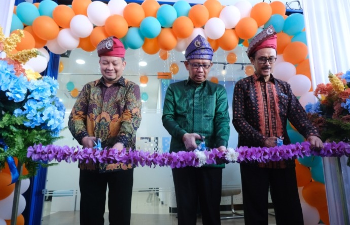 Peresmian Kimia Farma Laboratorium & Klinik di Pontianak.