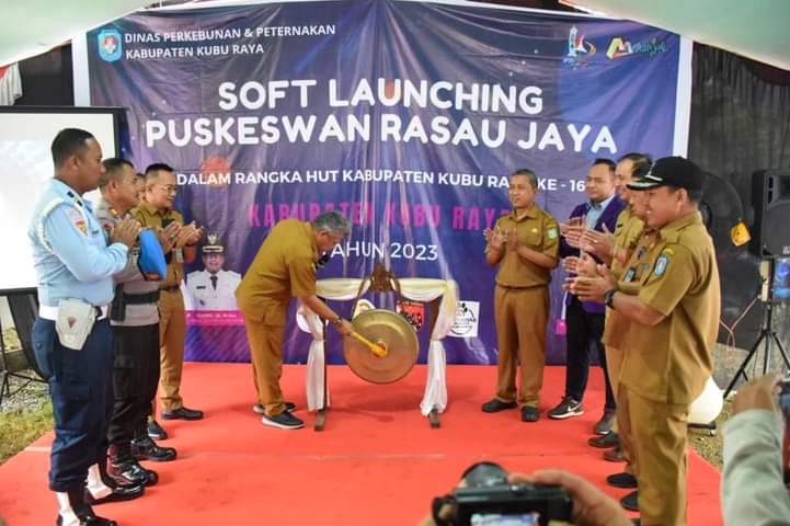 DIRESMIKAN: Bupati Kubu Raya Muda Mahendra meresmikan Pusat Kesehatan Hewan (Puskeswan) milik Dinas Perkebunan dan Peternakan Kabupaten Kubu Raya. IST