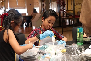 CAMPURAN : Proses pencampuran bahan-bahan untuk membuat pasir kinetik