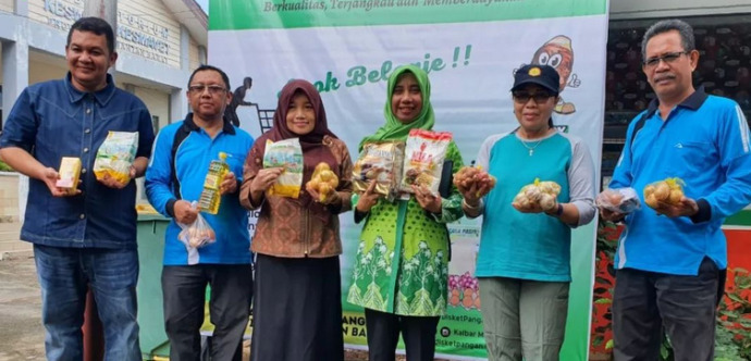 LUNCURKAN : Peluncuran toko pangan mandiri oleh Pemprov Kalbar.