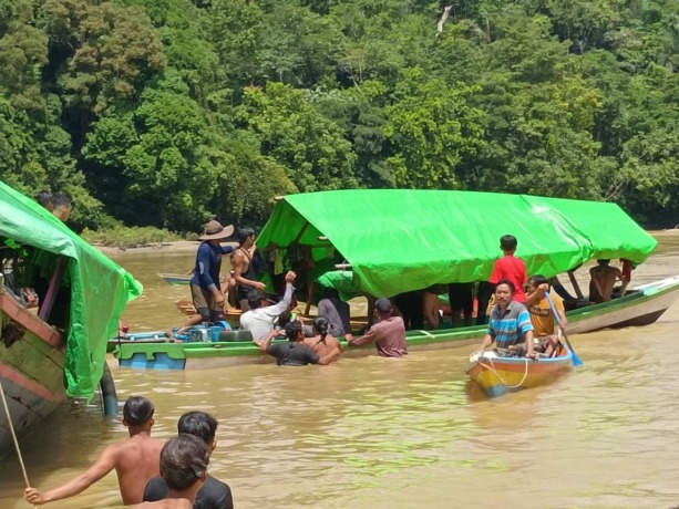 Proses pencarian korban tenggelam di Dusun Kandis Desa Kuala Behe Kecamatan Kuala Behe pada Kamis (13/7) pagi. (ISTIMEWA)