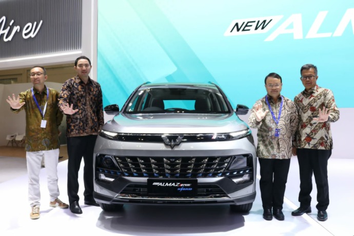 Para Pengunjung dapat melihat langsung dan memesan medium SUV terbaru dari Wuling selama pameran berlangsung