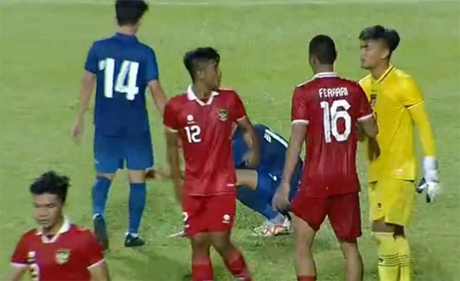 Timnas Indonesia (merah) melaju ke babak final Piala AFF U23 usai mengalahkan Thailand.
