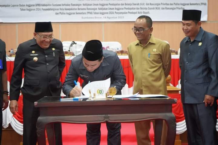 Sidang Paripurna DPRD Kabupaten Sumbawa dengan agenda  penyampaian Laporan Badan Anggaran DPRD terhadap Kebijakan Umum Anggaran Pendapatan dan Belanja Daerah serta Prioritas dan Plafon Anggaran Sement