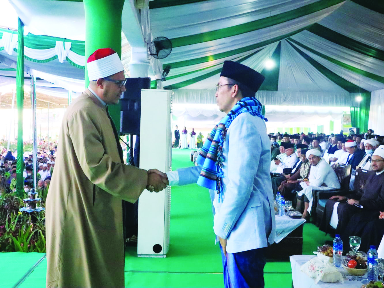 Ketua Umum PB NWDI TGB HM Zainul Majdi menyambut ulama mesir Dr Usamah Hasyim Al Hadidi.