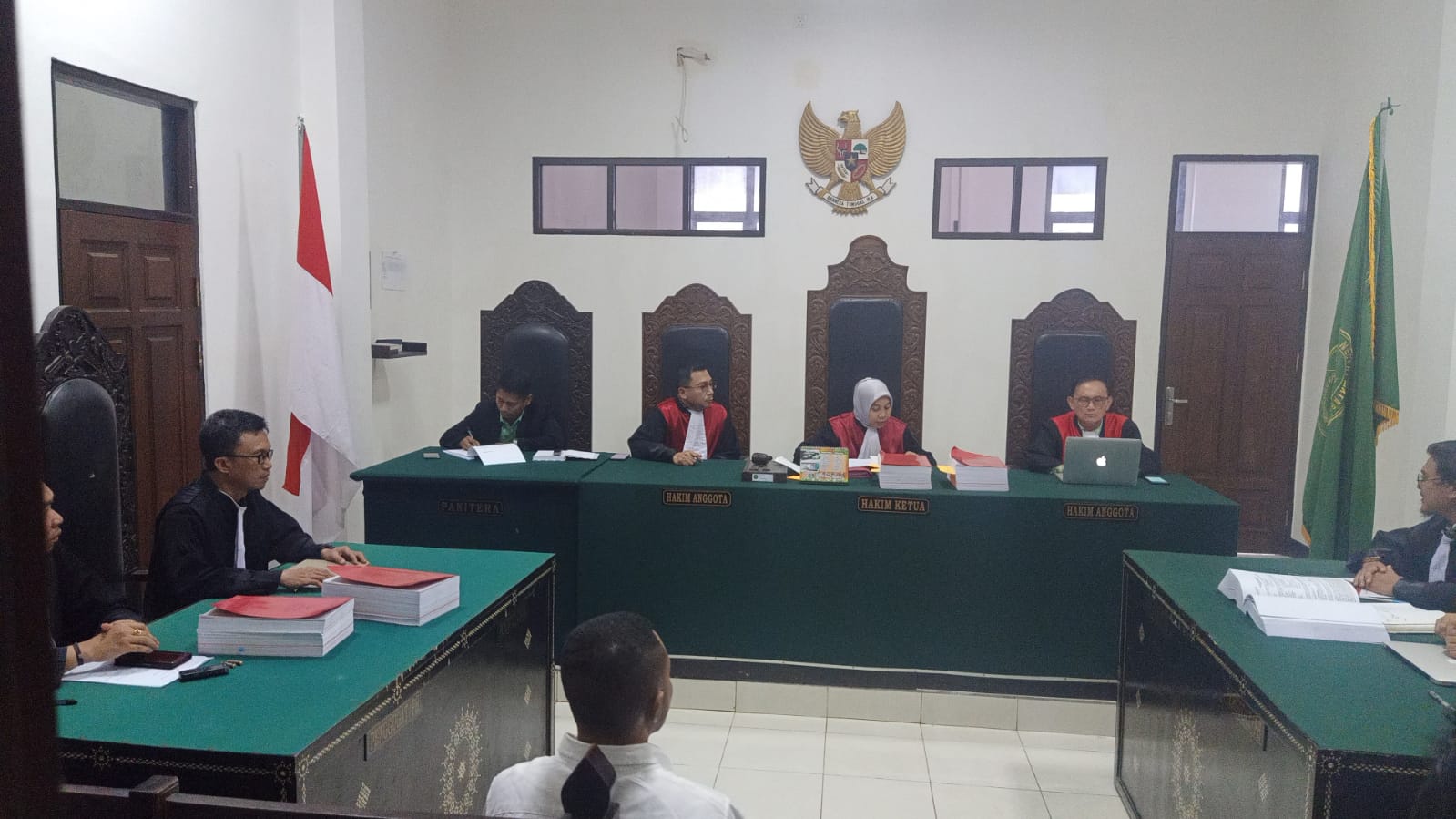 DITUNDA: Majelis hakim Pengadilan Tipikor Mataram menunda sidang perkara dugaan korupsi tambang pasir besi, Kamis  (31/8).