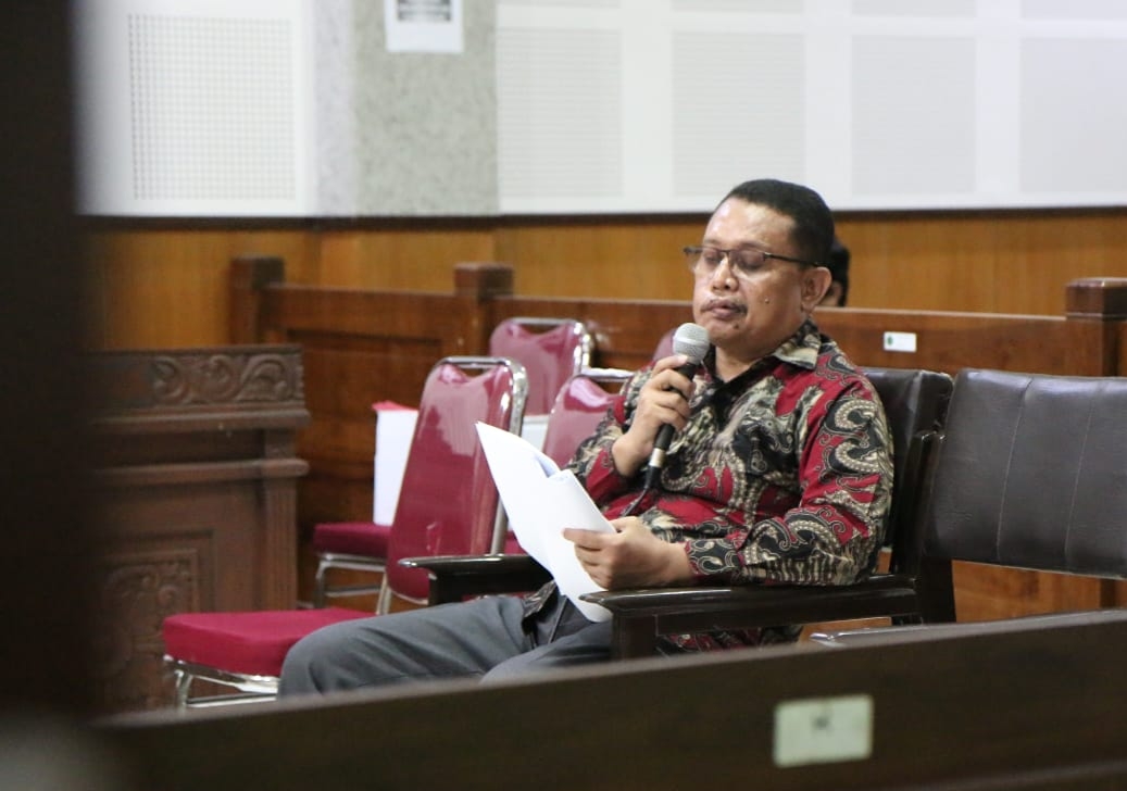 Terdakwa korupsi dana KUR BNI Amiruddin saat menjalani sidang di Pengadilan Tipikor Mataram.