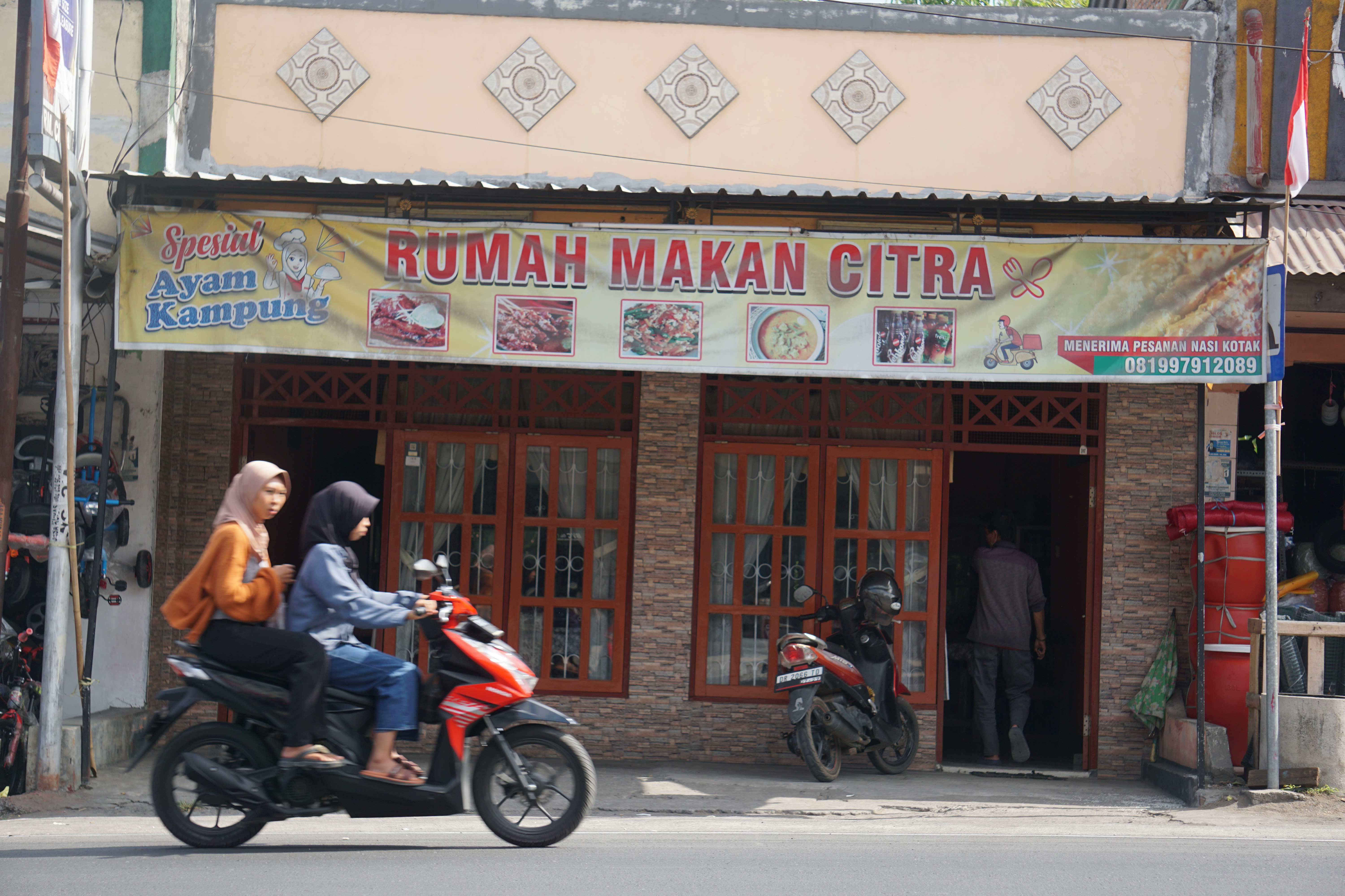 Rumah Makan Citra di Jalan Pendidikan Nomor 5, Desa Aikmel, Kecamatan Aikmel.