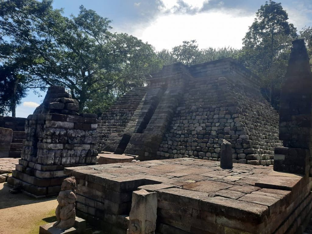 Keindahan Candi Sukuh yang mengingatkan pada Piramida Spinx Mesir