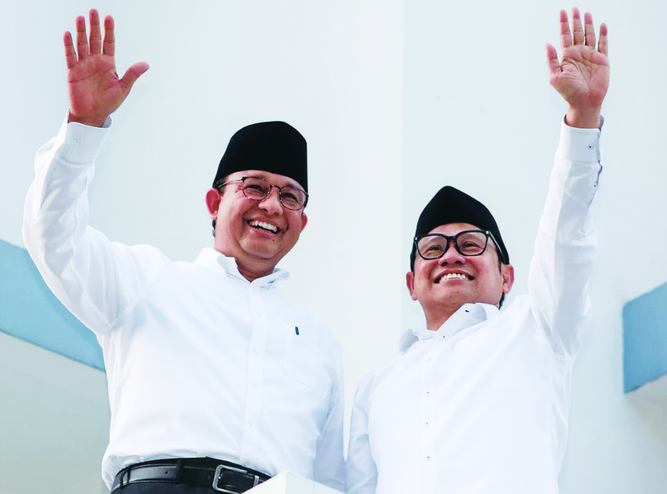 AKAN DIPASANG DI SEMUA DAERAH: Anies Baswedan dan Muhaimin Iskandar menyapa masyarakat Surabaya setelah mendeklarasikan diri sebagai bacapres-bacawapres 2024 di Hotel Majapahit belum lama ini.