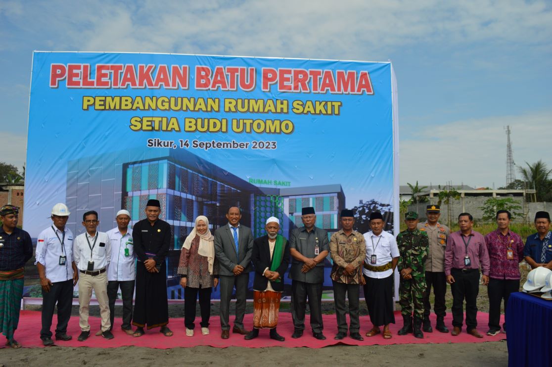 Foto bersama Bupati Lombok Timur H.M.Sukiman Azmy, jajaran OPD, TNI/Polri, direksi, dan komisaris Rumah Sakit Setia Budi Utomo serta masyarakat.