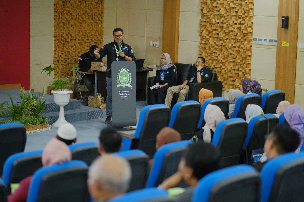 UPDATE ILMU KEDOKTERAN: Ketua IDI Loteng dr Mamang Bagiansah memberikan sambutan dalam kegiatan Continuing Medical Education of Praya Hospital