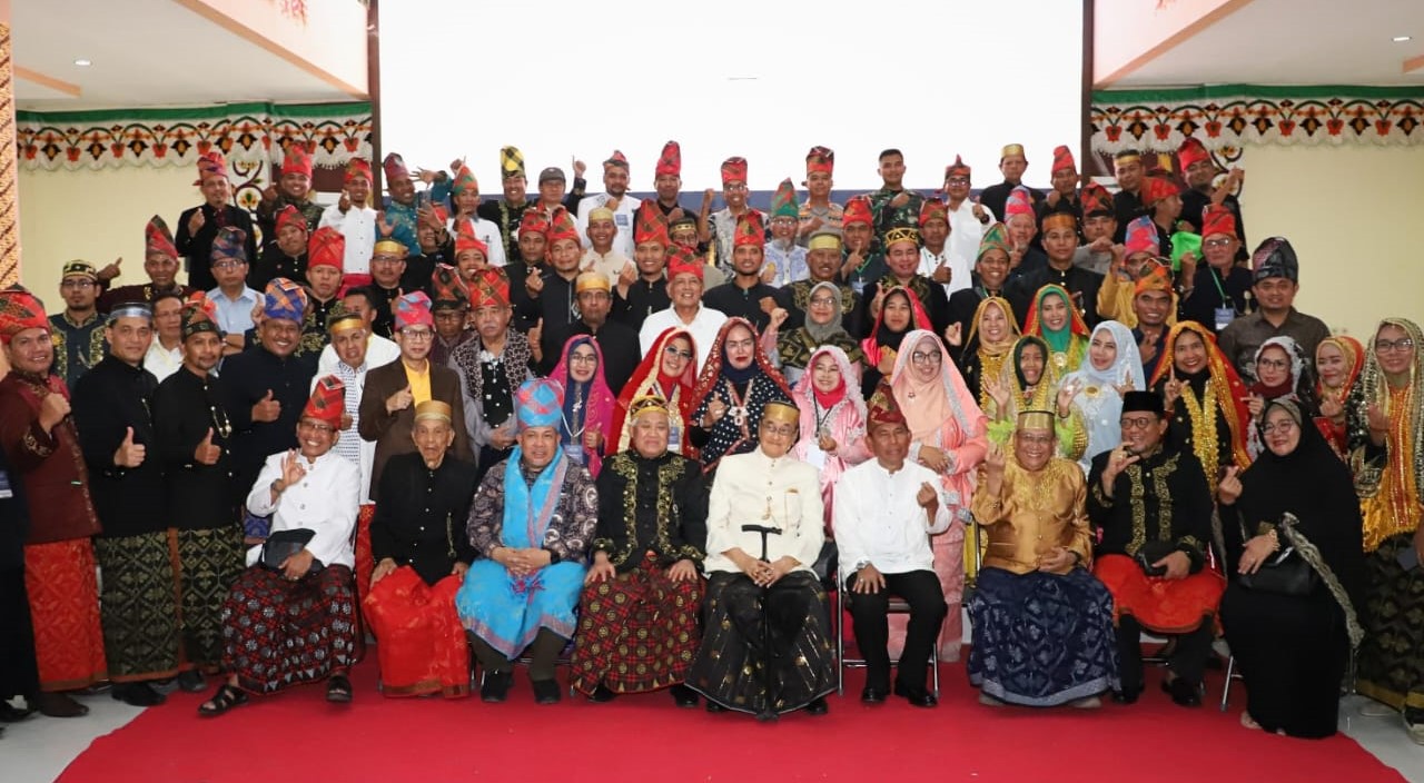 BERSINERGI: Para tokoh berpengaruh Tana Samawa (Sumbawa-Sumbawa Barat) foto bersama.