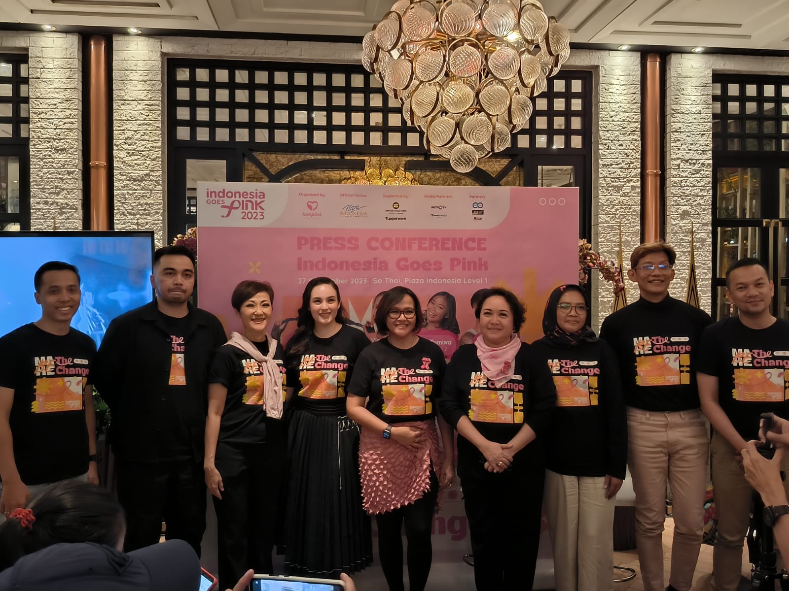 BERI DUKUNGAN: Lovepink mendapatkan dukungan public figure dari berbagai latar belakang dalam penyelenggaraan Indonesia Goes Pink 2023