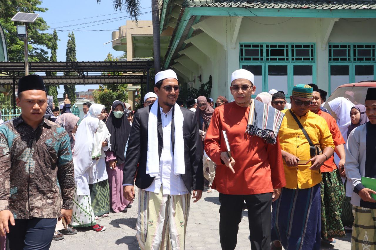 KH Idror saat bersilaturahmi ke TGB