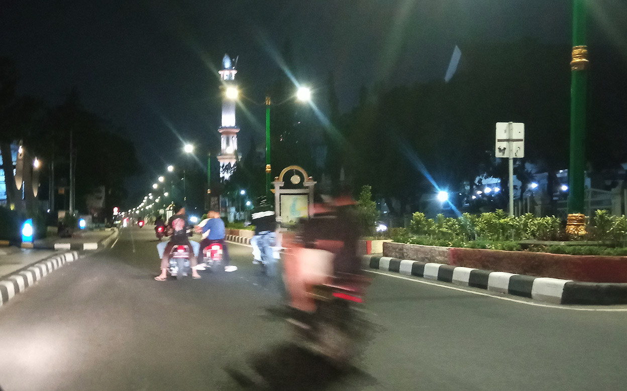 Jalan Udayana kerap menjadi arena balap liar.