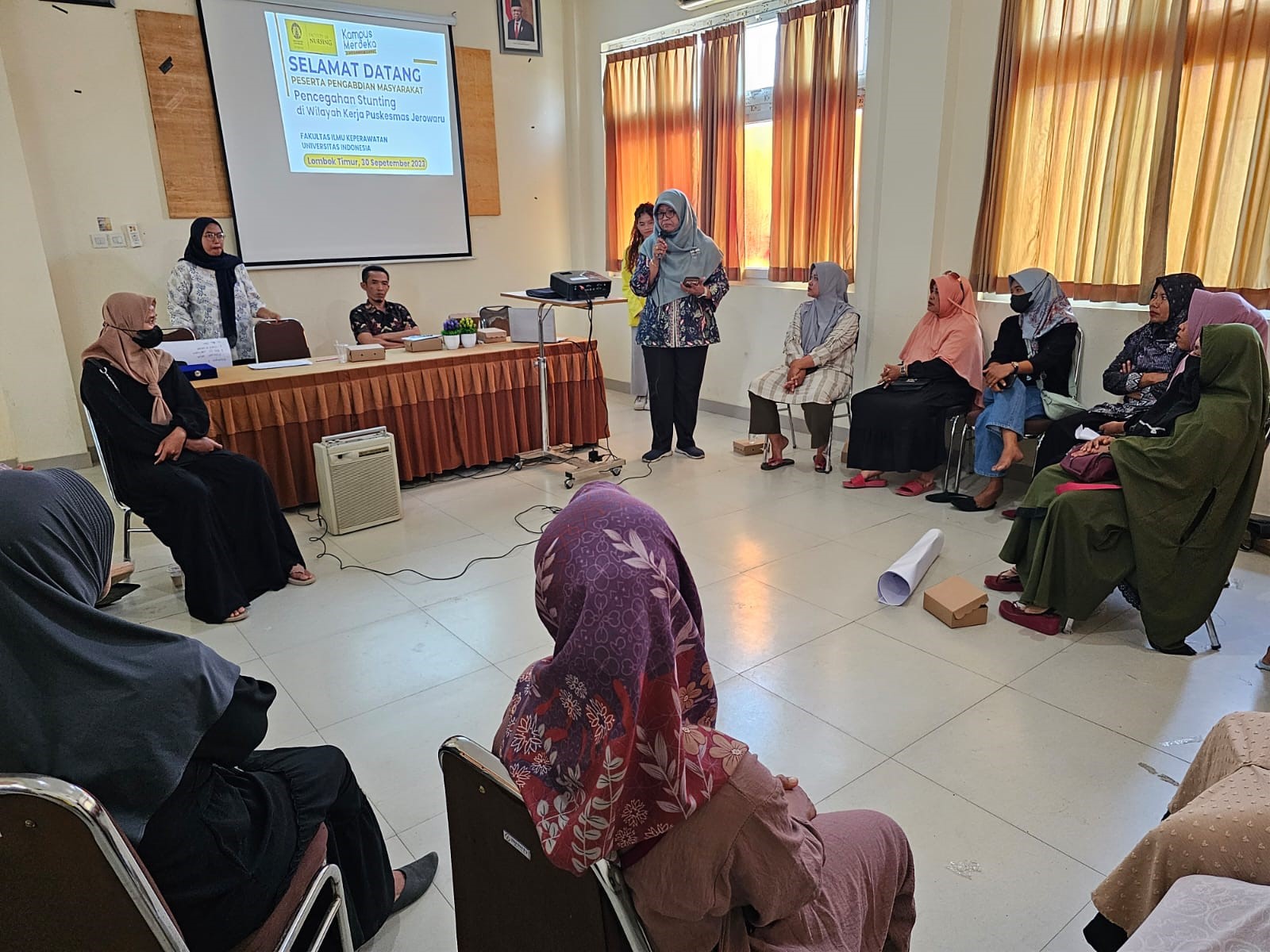PERANGI STUNTING: Tim Pengabdian Masyarakat FIK UI  membekali para kader kesehatan dalam upaya pencegahan stunting serta peran remaja sebagai agen perubahan dalam memutus rantai stunting di Jerowaru.