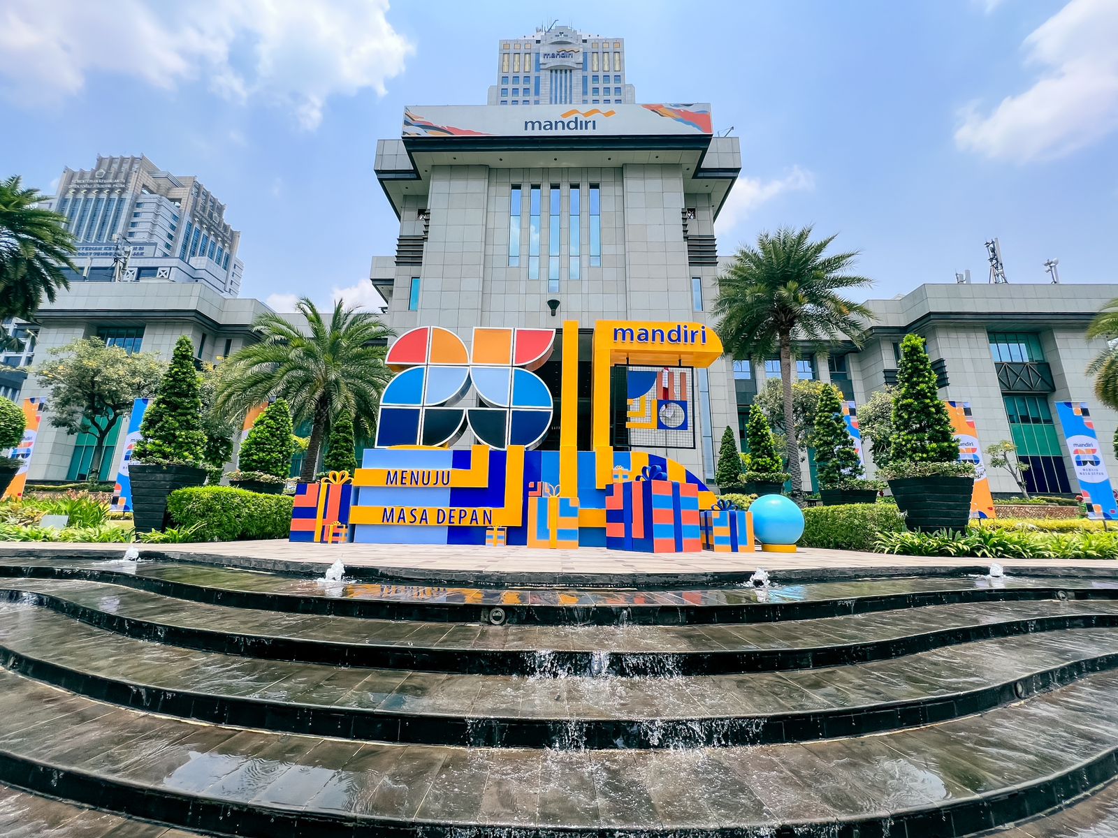 TERUS BERINOVASI: Bank Mandiri genap berusia 25 tahun pada tanggal 2 Oktober 2023 kemarin.