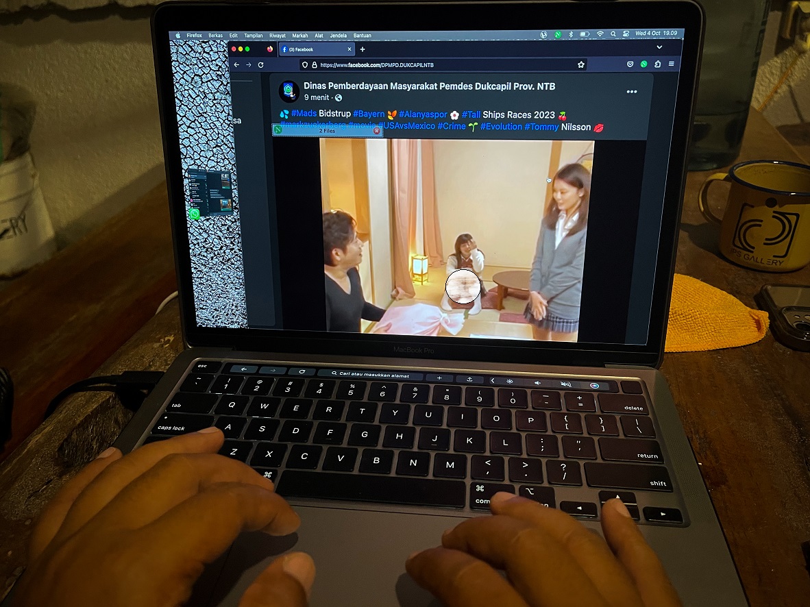 PARAH INI: Salah satu unggahan dari akun FB milik Dinas Pemberdayaan Masyarakat Pemerintahan Desa, Kependudukan dan Pencatatan Sipil NTB, yang menayangkan potongan video porno, Rabu (4/10)