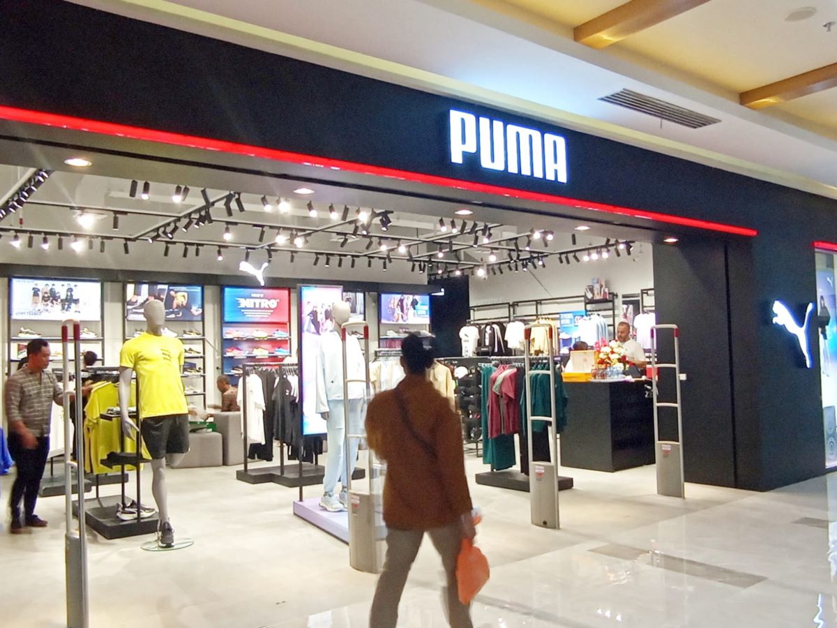 STORE PERTAMA: Store pertama brand Puma kini hadir di lantai satu Lombok Epicentrum Mall.