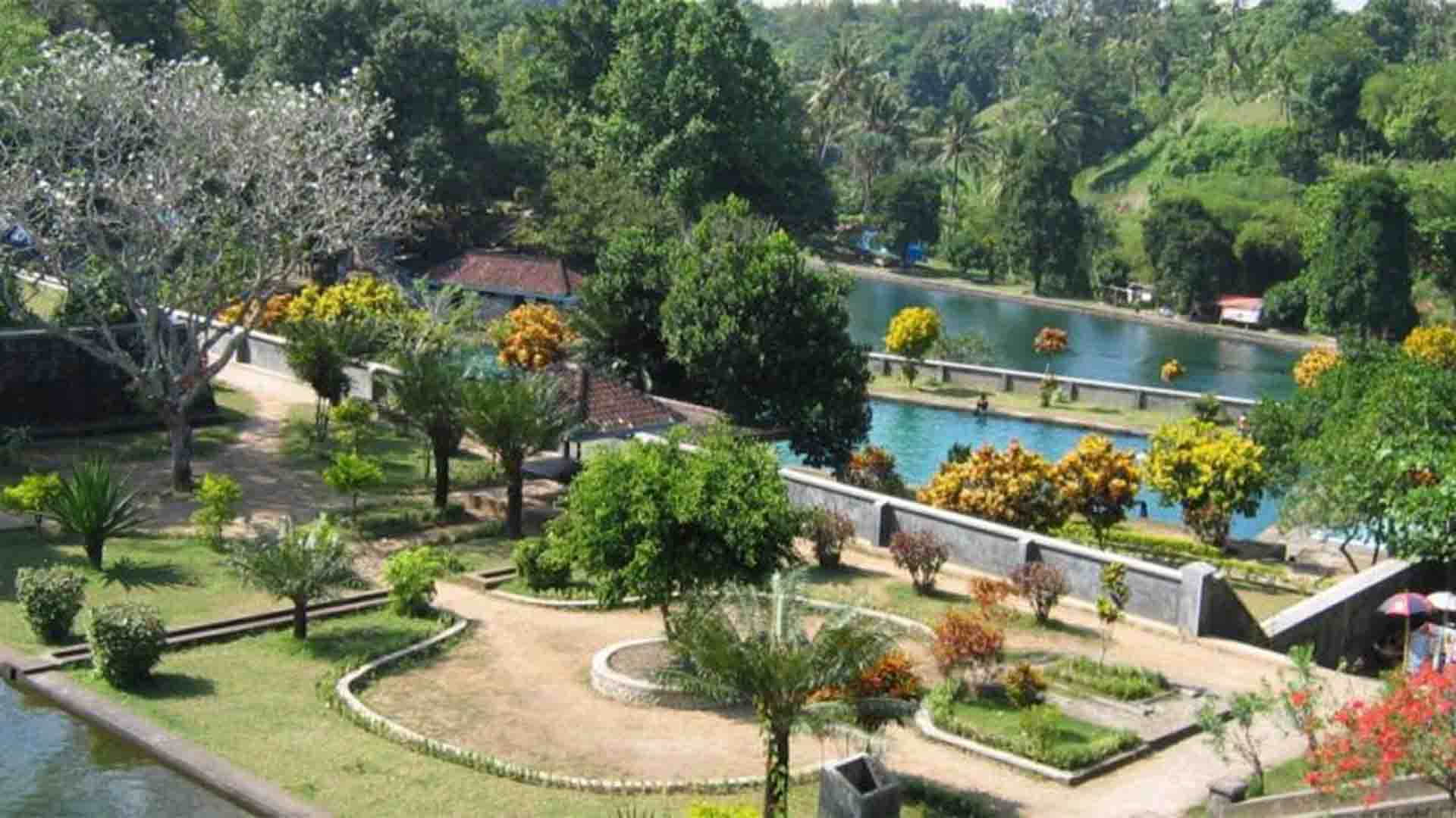 GENJOT PENGHASILAN: Manajemen PT Tripat mengaku sedang fokus melakukan penataan taman Narmada untuk meningkatkan PAD.