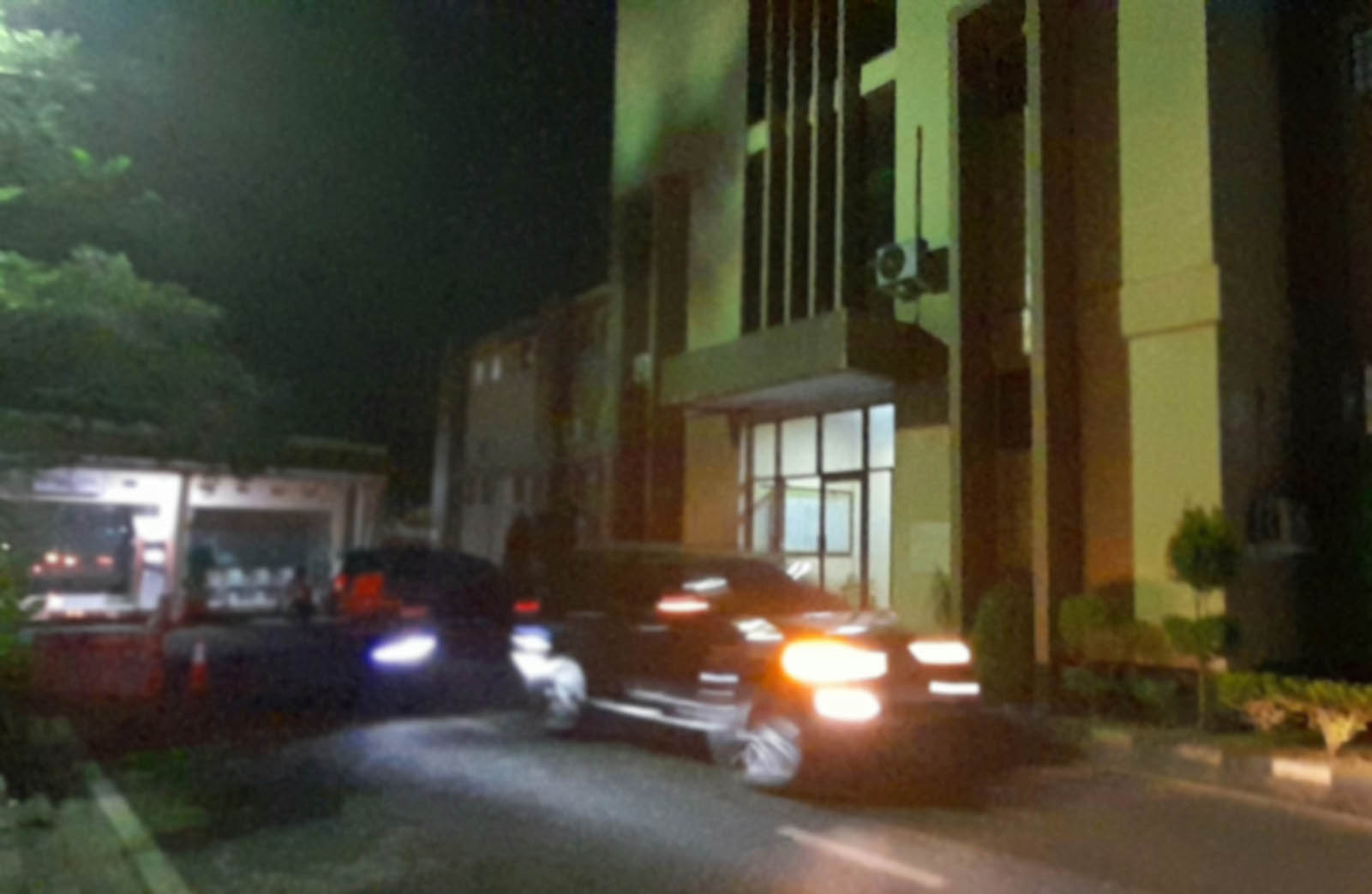 Tiga orang terduga teroris dari Lombok Timur dan Sumbawa Barat hingga Jumat malam (20/10) masih ditahan di Rutan Dittahti Polda NTB.