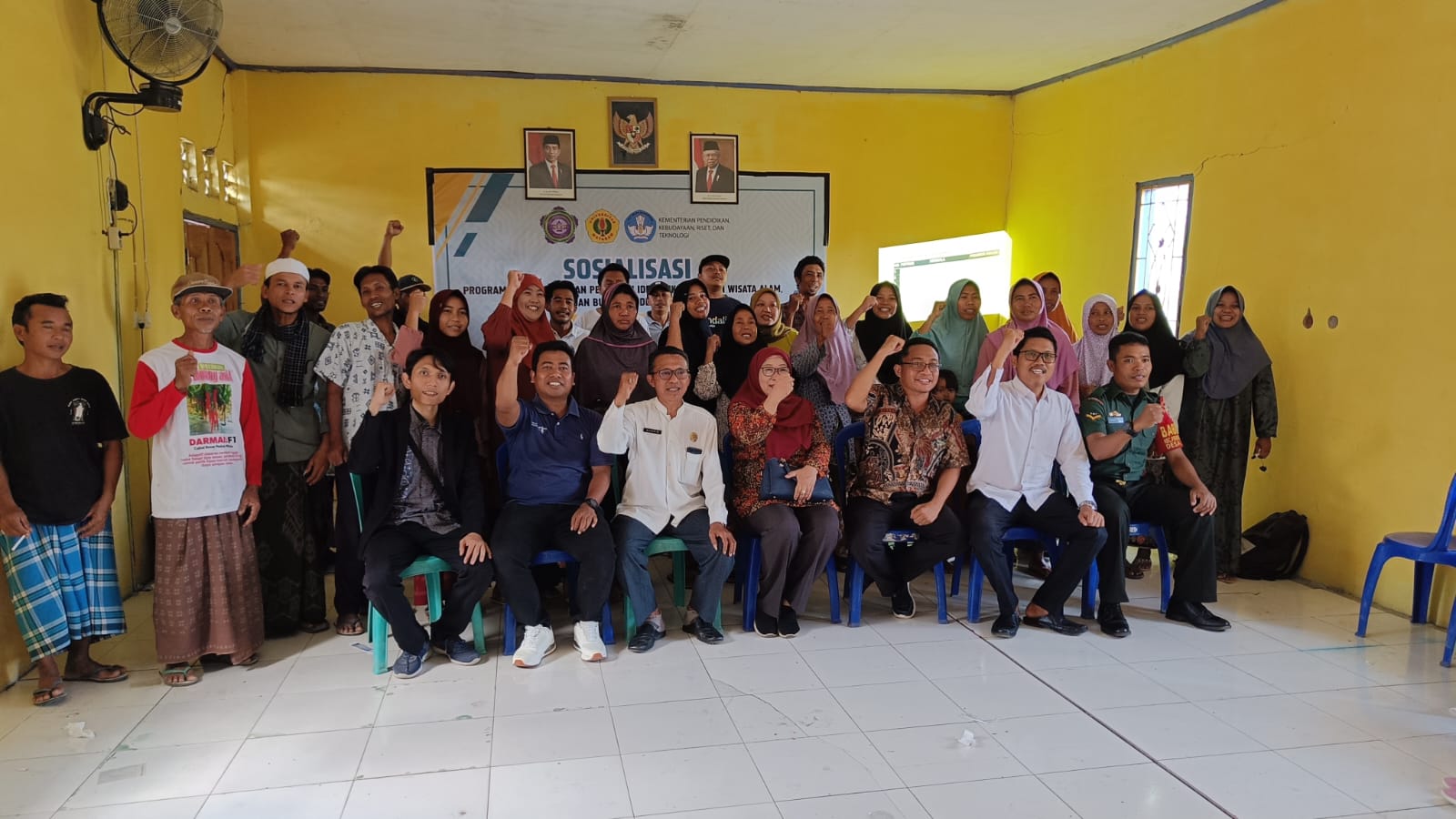 TINGKATKAN KAPASITAS PETANI: Narasumber dan para peserta sosialisasi dan pelatihan pemetaan potensi wisata program Kosa Bangsa