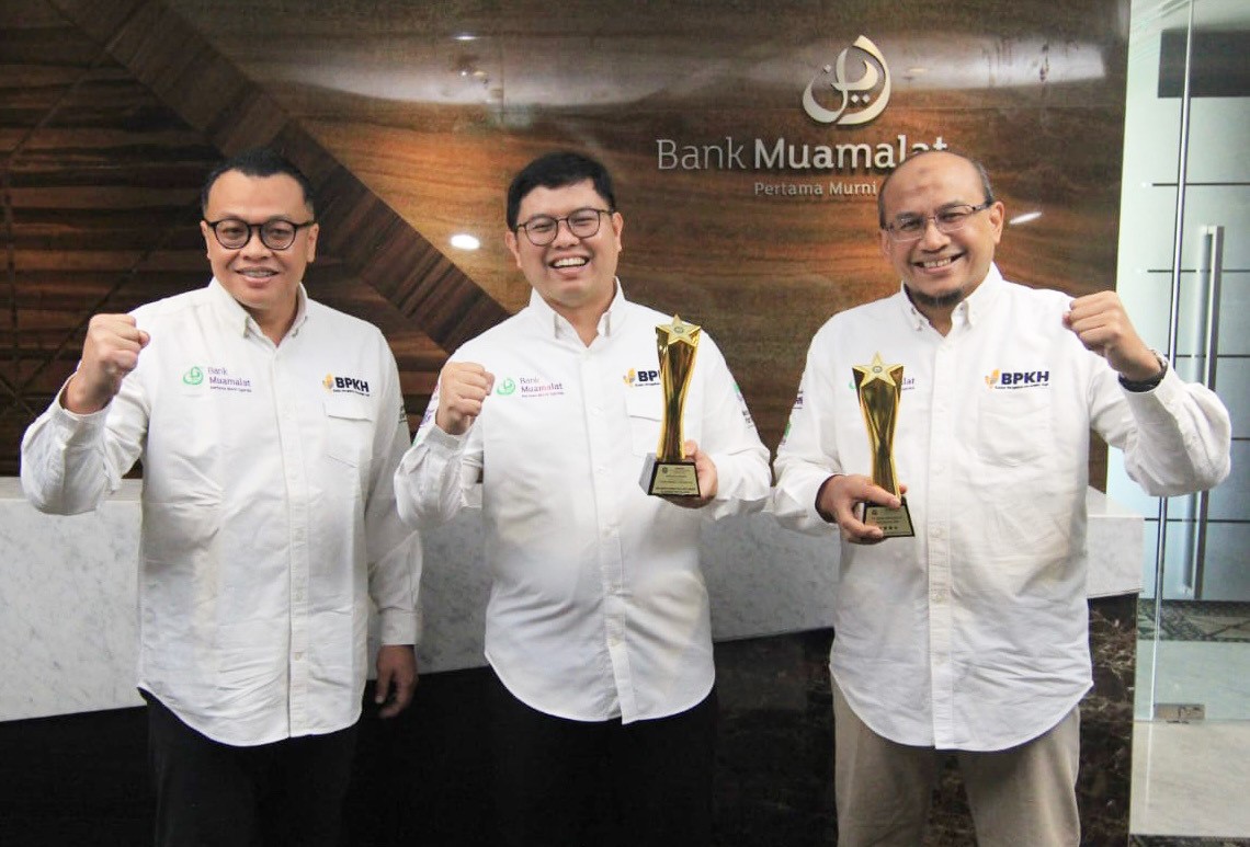 Bank Muamalat meraih dua penghargaan yakni TOP Human Capital Awards 2023 dan The Most Committed Top Leader on Human Capital 2023 untuk Dirut Muamalat Indra Falatehan.
