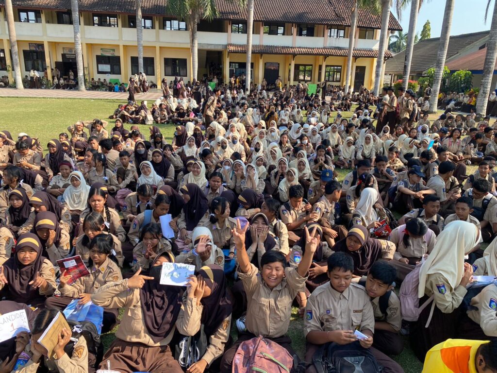 DEBAT KANDIDAT: Ribuan siswa menyaksikan debat kandidat Pilketos SMPN 7 Mataram, belum lama ini.