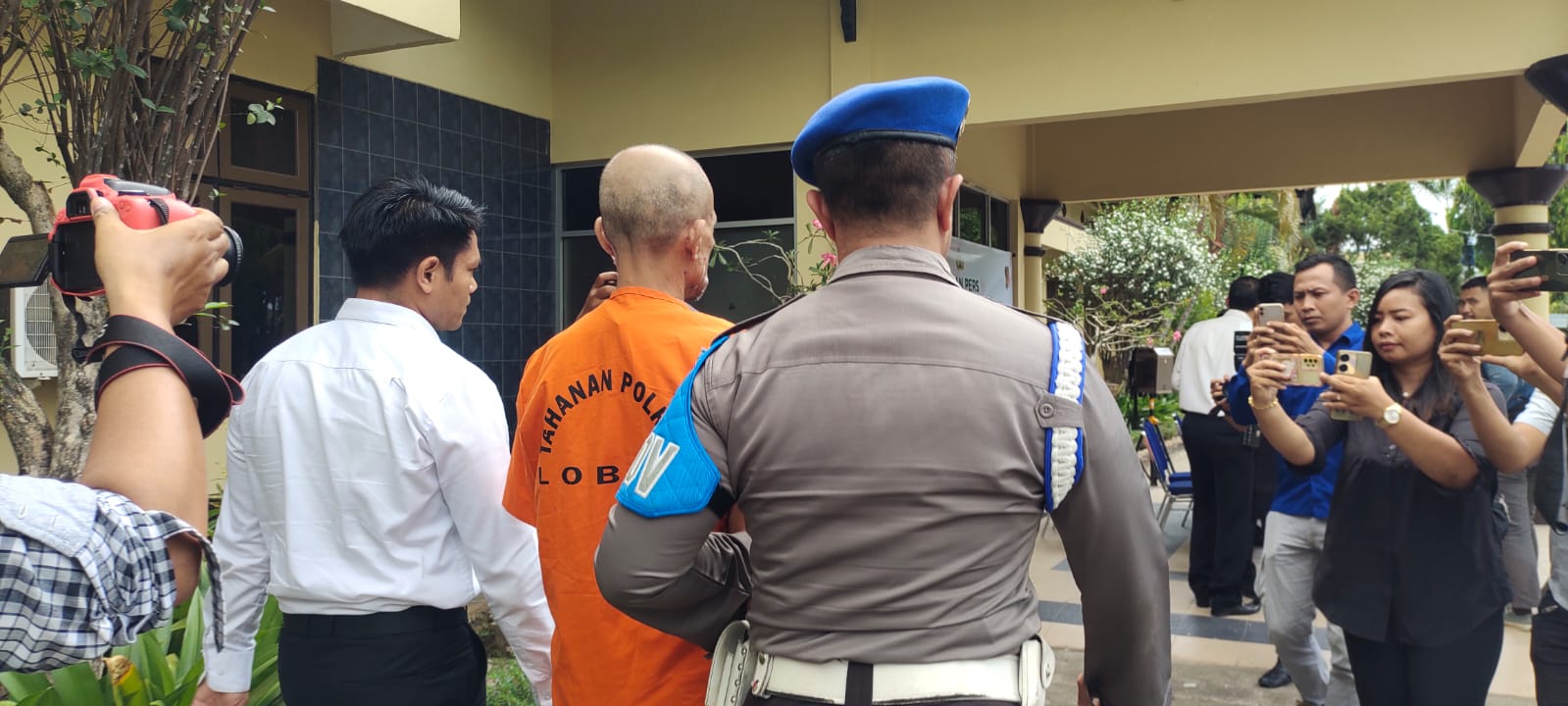 MENGAKU KASIHAN: Pelaku penembakan terhadap korbannya hingga tewas. Dia terancam hukuman seumur hidup, atau penjara 15 tahun. (HABIBUL ADNAN/LOMBOK POST)