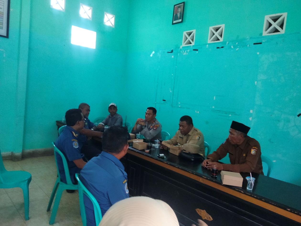 CEK KESIAPAN: Dinas Damkar saat mengecek kesiapan Desa Sukamulia Timur sebagai pilot project Desa Relawan Pemadam Kebakaran.