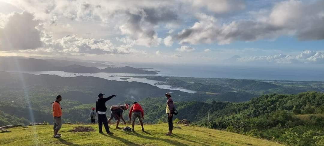 TERKENDALA KEBUTUHAN DASAR: Wisata Bukit Bun Beleng di Desa Sekotong Timur. Warga mengaku, di lokasi ini kekurangan air bersih. (HABIBUL ADNAN/LOMBOK POST)