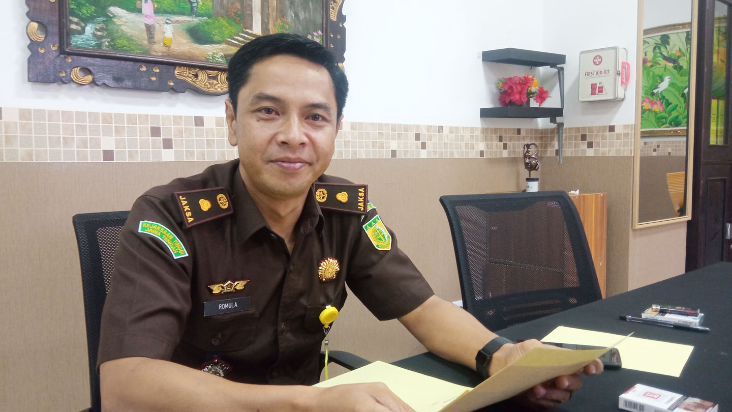 Kasi Datun Kejari Mataram Romula Hasinongan.