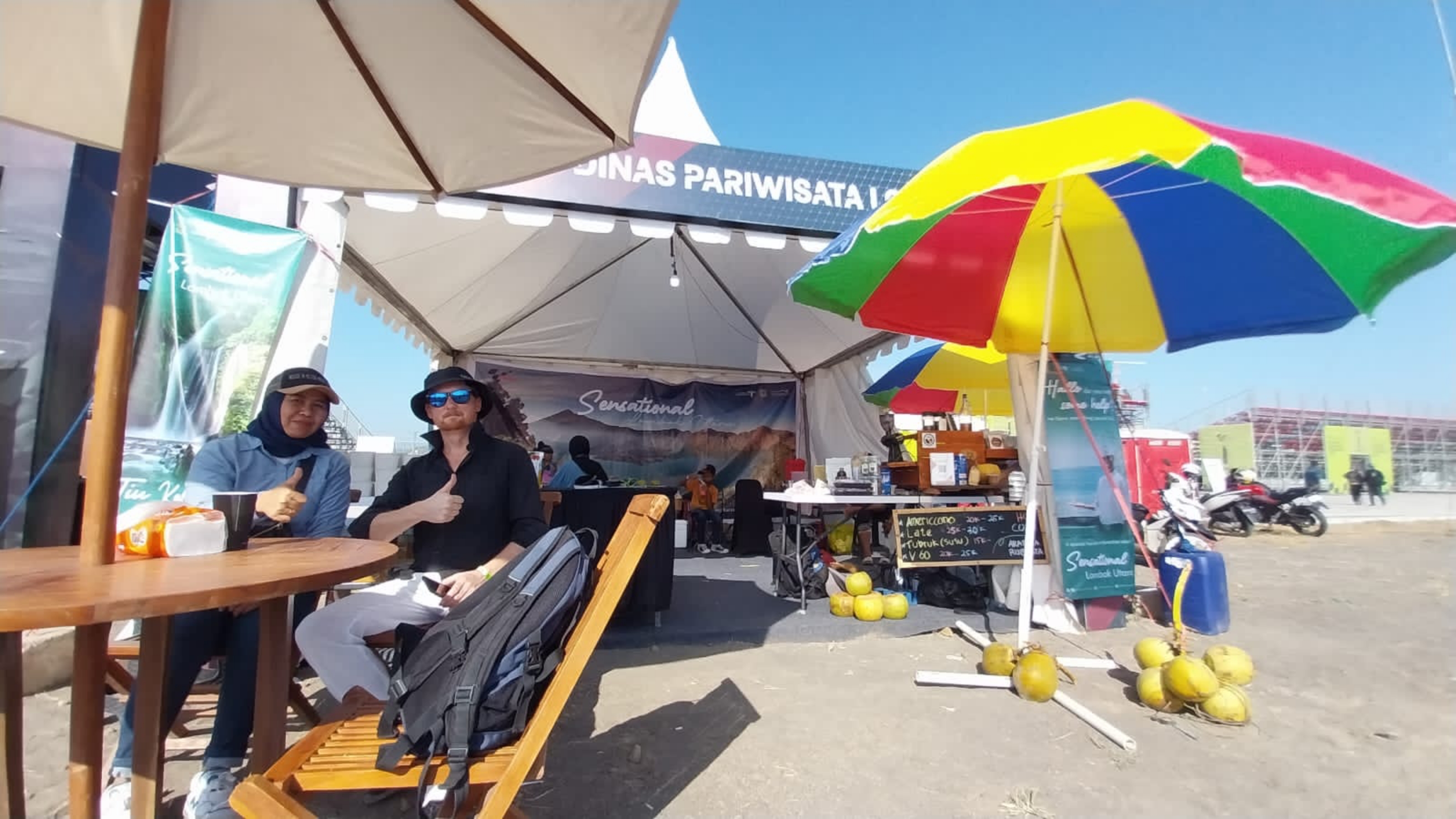 OPTIMALKAN PENDAMPINGAN: Stan UMKM binaan Dispar KLU dalam event MotoGP 2023. Pendampingan UMKM binaan terus dioptimalkan. (DISPAR KLU FOR LOMBOK POST)
